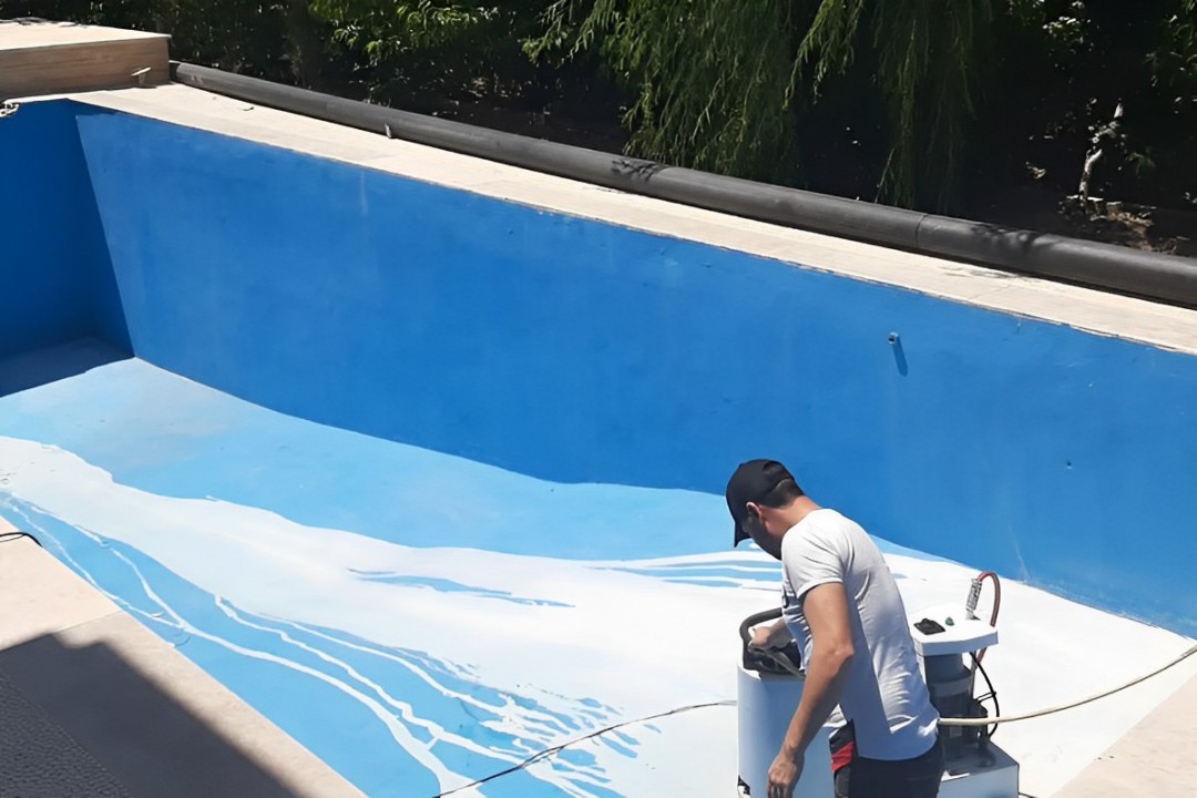 رفع جلبک استخر با کفسابی